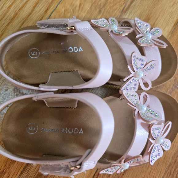 Charming Pink Butterfly Kids Sandals - Picture 7 of 8